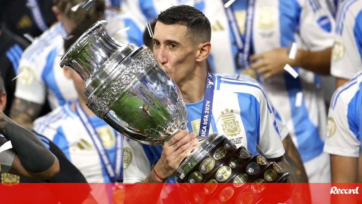 Di María pede autorização para ir à Argentina ser homenageado