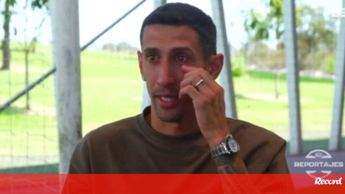 Di María em lágrimas: «Ouvia os insultos no campo, os meus pais também estavam lá, a sofrer...»