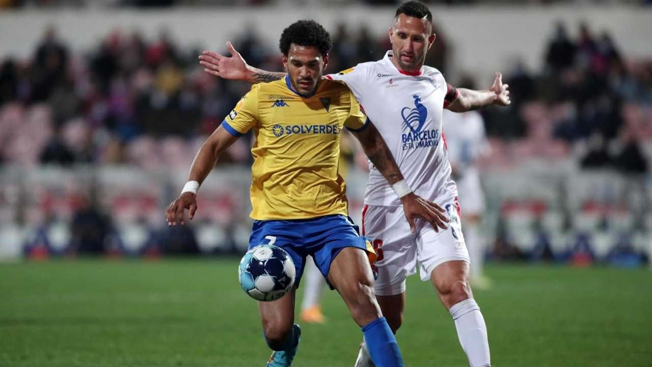 Mboula ao serviço do Estoril em 2022