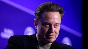 Musk lança novo chatbot de inteligência artificial para concorrer com ChatGPT