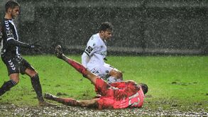 Jogo adiado, luta na lama e críticas à Liga: última visita do Sporting à Choupana teve de tudo