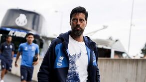 Vítor Bruno leva 24 jogadores para os Açores