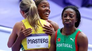 Lorène Bazolo de fora das meias-finais dos 100 metros