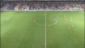 Remate em cima da linha de meio-campo: o grande golo de Miro no Boavista-Tondela