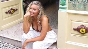 Camille Kostek está em Portugal para participar num especial da Sports Illustrated Swimsuit