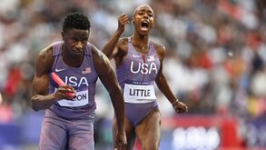 Estados Unidos batem recorde mundial da estafeta mista 4x400 metros