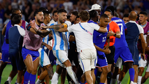 Otamendi 'dispara' contra franceses: «Se lhes apetece festejar, que venham até onde estamos»