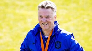 Louis van Gaal atualiza estado de saúde e brinca: «Já não posso fazer amor...»