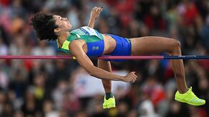 Brasileira que se apurou para final do salto em altura perdeu o pai na segunda-feira
