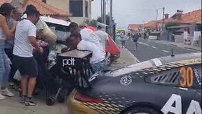 Arrepiante: carro despista-se e atinge espectadores no rali da Madeira