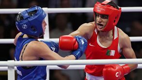 Imane Khelif volta a vencer após polémica: argelina nas meias-finais já com medalha garantida