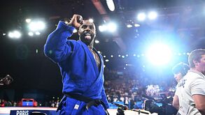 França conquista ouro por equipas e 'dá' mais um título olímpico a Teddy Riner