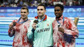 Kristof Milák sagra-se campeão olímpico nos 100 metros mariposa