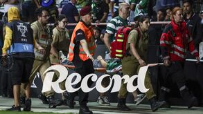 Vidro quebrado por Nuno Santos provoca ferido na bancada durante a Supertaça