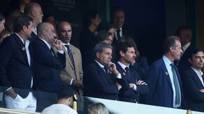 Roberto Martínez esteve na tribuna do Municipal de Aveiro