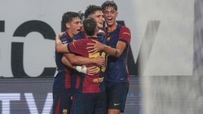 Barcelona vence Real Madrid com bis de Pau Victor 