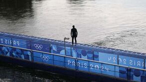 Treino de natação cancelado na véspera da estafeta mista de triatlo em Paris'2024