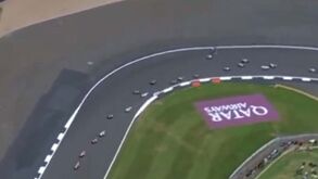 O momento em que Miguel Oliveira é 'abalroado' por Raul Fernández no GP da Grã-Bretanha