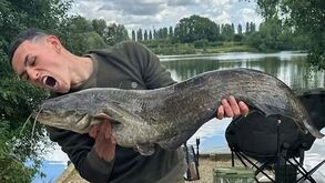 Phil Foden recusa férias de luxo... para ir pescar com o pai