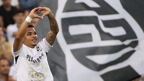 Sucessor de Jota Silva em dose dupla