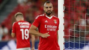 SAD do Benfica determinada a resolver saídas