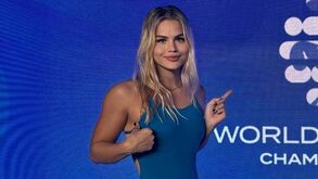 Nadadora de 20 anos que fez furor nos Jogos Olímpicos expulsa por 