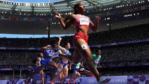 Lorène Bazolo faz melhor marca da época mas fica fora das 'meias' dos 200m