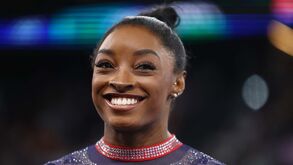 Simone Biles volta a reinar em Paris, mas sem recorde de ouros