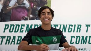 Tomás Mendes assina contrato profissional com o Sporting