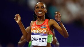 Beatrice Chebet conquista ouro olímpico nos 5.000 metros