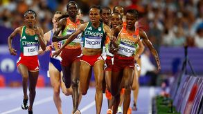 Bronca nos 5.000 metros: Faith Kipyegon foi desclassificada e perde medalha de prata
