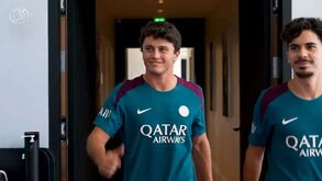 Do sorriso envergonhado à praxe habitual: as primeiras imagens de João Neves a treinar no PSG