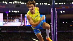 O momento em que Armand Duplantis bateu o recorde do mundo do salto com vara