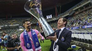 André Villas-Boas recebe Supertaça no museu do FC Porto: «Jogadores foram incansáveis na sua demonstração de portismo»