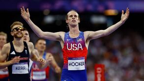 Enorme surpresa: Cole Hocker sagra-se campeão olímpico dos 1.500 metros