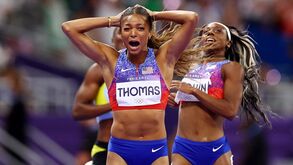 Gabby Thomas voa para o ouro olímpico nos 200 metros