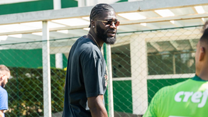 Visita de Neemias Queta a São Paulo atrai dezenas de adeptos