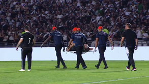 A arrepiante lesão de adepto do Vasco após cobrar penálti ao intervalo de um jogo