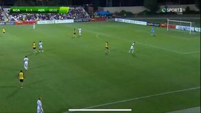 De baliza a baliza: guarda-redes marca golo que surpreende adversários na Liga Conferência