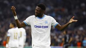Mbemba suspenso pelo Marselha após confusão com dirigente no treino