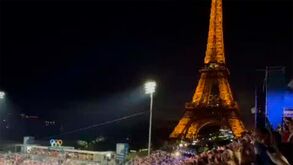 Com a Torre Eiffel ali ao lado: o incrível ambiente do estádio que deixou todos rendidos
