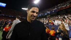 Arteta contrata grupo de carteiristas para roubar telemóveis e carteiras... aos próprios jogadores