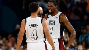 Estados Unidos salvam-se de surpresa perante a Sérvia e garante final