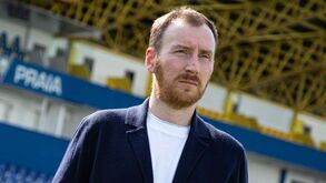 Problema burocrático pode afastar Ian Cathro do banco na primeira jornada da Liga Betclic