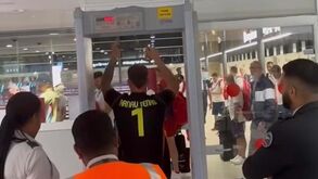 Guarda-redes espanhol é barrado no detetor de metais do aeroporto... por causa da medalha de ouro