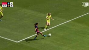 Kika Nazareth faz assistência na estreia pelo Barcelona