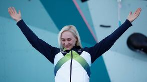 Janja Garnbret repete ouro olímpico na prova combinada de escalada