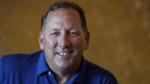 John Textor tenta comprar o Everton