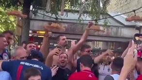 Um sérvio como outro qualquer: Nikola Jokic celebra em grande o bronze em Paris