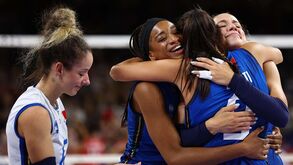 Itália surpreende campeãs de Tóquio'2020 e conquista ouro inédito no voleibol feminino
